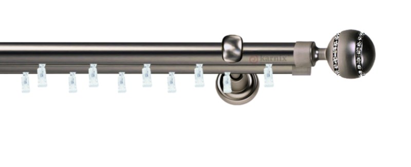 Kovová dvouřadá garnýž ASPEN PICO CRYSTAL v antracitové barvě. Průměr tyčí 19 mm, stabilní konzoly pro snadnou montáž na zeď.