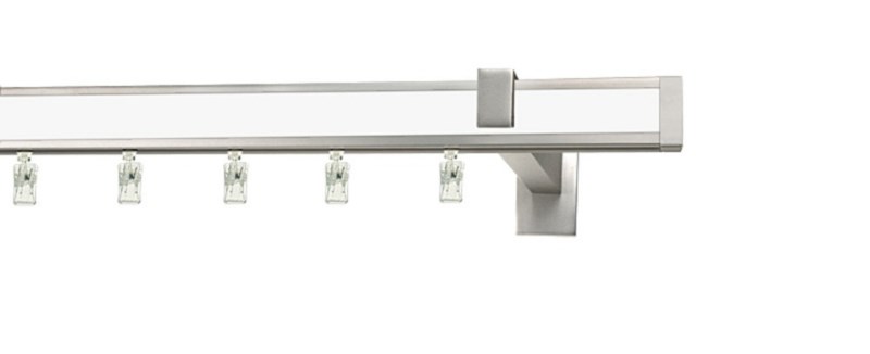 Jednořadá garnýž Aveno Malibu v bílé barvě, profil 31×13 mm. Praktický hranatý tvar s montáží na stěnu nebo strop.