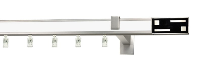 Bílá hranatá garnýž Aveno Aster, profil 31×13 mm. Moderní hliníkové provedení s možností instalace na stěnu nebo ke stropu.