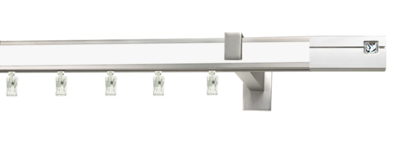 Bílá garnýž Aveno Sico Crystal s hranatým profilem 31×13 mm. Možnost montáže na stěnu či strop. Odolná povrchová úprava.
