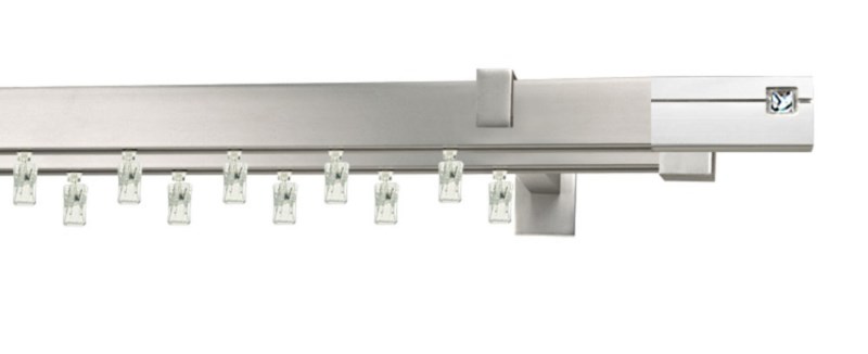 Dvouřadá garnýž Aveno Sico Crystal v chromu. Hliníkový profil 31×13 mm. Možnost montáže na stěnu nebo strop.