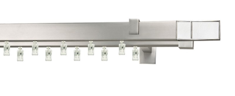 Kovová dvouřadá garnýž Aveno Croco White, chromová úprava. Profil 31×13 mm, upevnění na stěnu nebo strop. Snadný pohyb textilií.