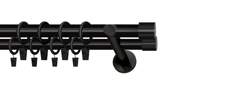 Černá dvouřadá garnýž Luna s tyčemi 25 a 19 mm. Moderní design a snadná montáž na zeď pomocí přiložených vrutů.