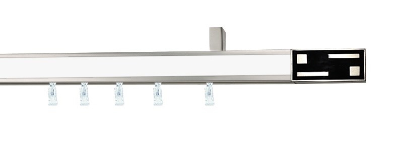 Bílá jednořadá garnýž Aveno Aster, profil 31×13 mm. Vyrobena z hliníku, určena k montáži na stěnu nebo strop. Moderní vzhled.