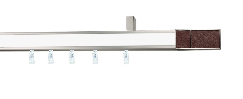 Hnědá jednořadá garnýž Aveno Croco s profilem 31×13 mm. Hliníkové provedení s drážkou. Vhodná pro montáž na zeď i strop.