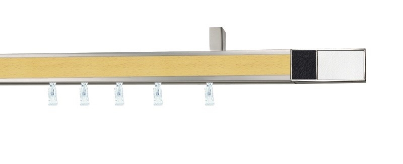 Hliníková jednořadá garnýž Aveno Croco s profilem 31x13 mm. Vhodná pro montáž na stěnu i strop. Černobílá barva s dekorem buku.
