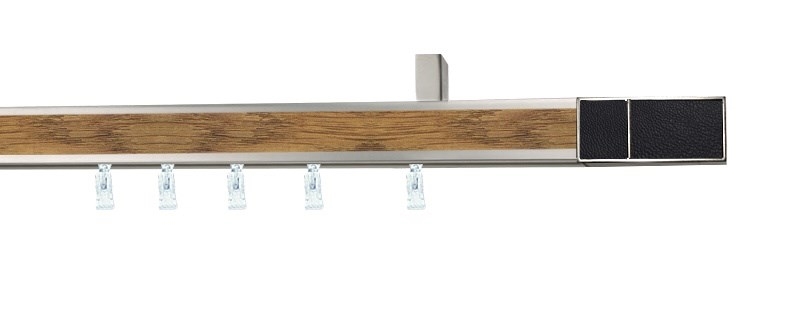 Hliníková garnýž Aveno Croco v černé barvě s dekorem dub. Profil 31x13 mm, montáž na zeď nebo strop.